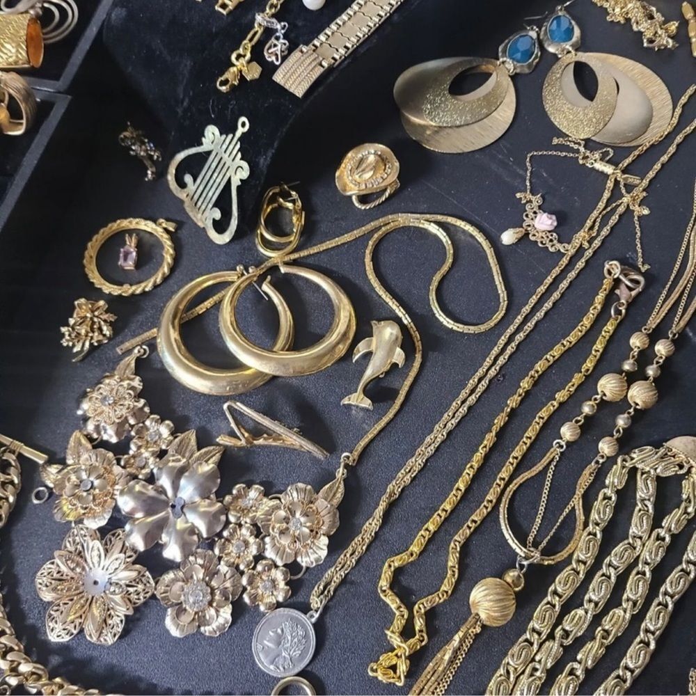 1 LB Huge Estate Sale jewelry lot~ mostly wearable repair craft junk - Picture 4 of 7